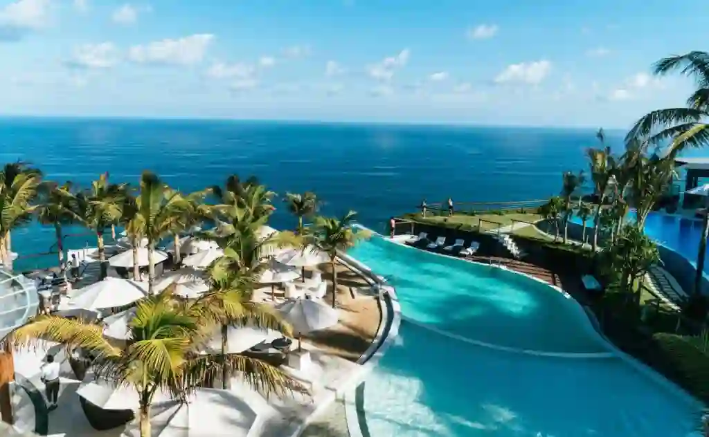 party at the best finns beach club canggu