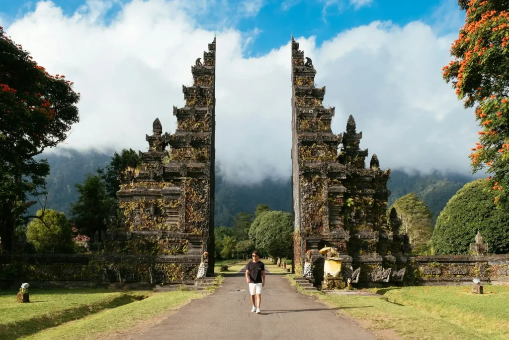 tips to get iconic photos at gates of heaven bali